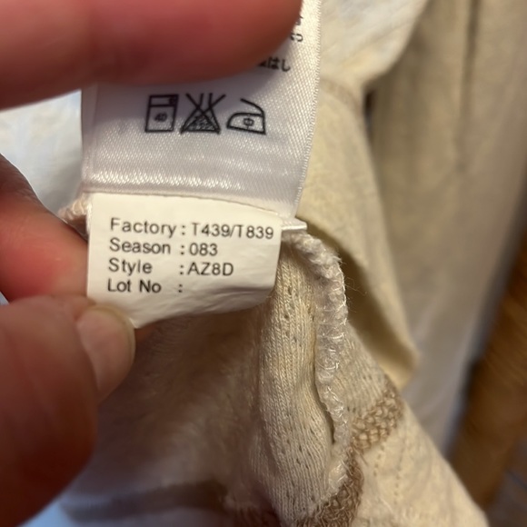 The North Face Perforated Thermal Style Pull-Over Top - Cream color - Size Large - Picture 6 of 7